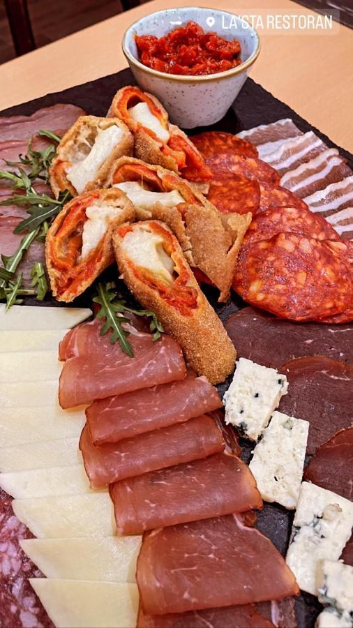 Santa Villa & Restaurant Sremska Mitrovica Ngoại thất bức ảnh