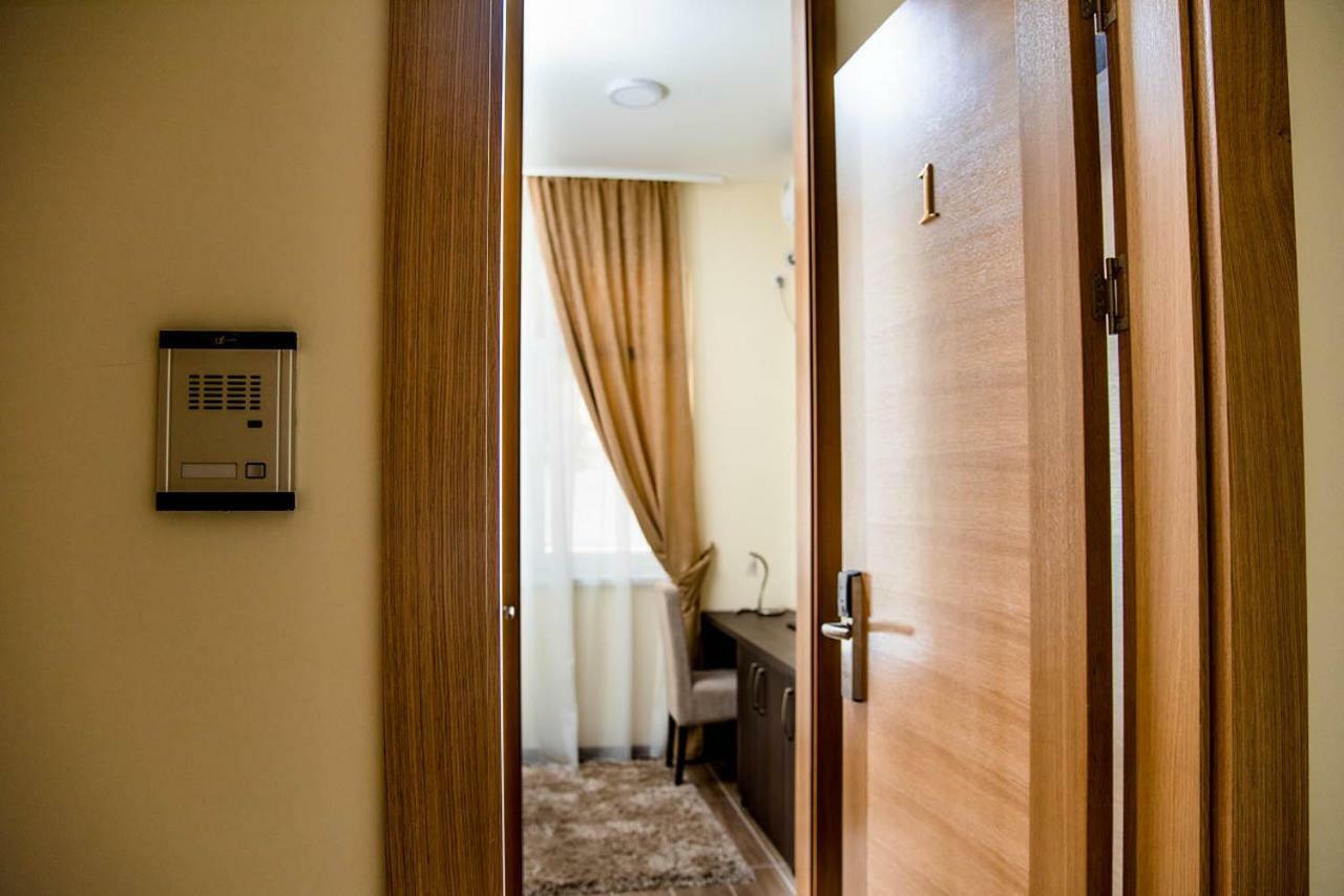 Santa Villa & Restaurant Sremska Mitrovica Ngoại thất bức ảnh